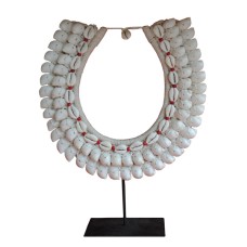Half Cirle White Shell Necklace Stand 28 cm